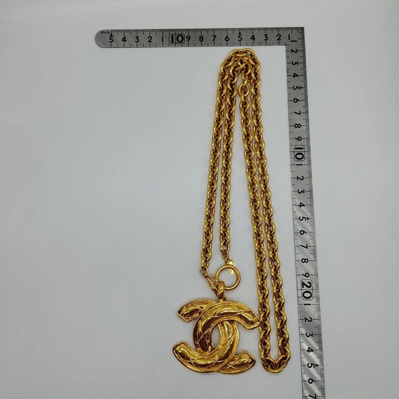 CHANEL Vintage Gold Chain Necklace with Iconic Pendant mon-697-09012025 - Picture 3 of 9